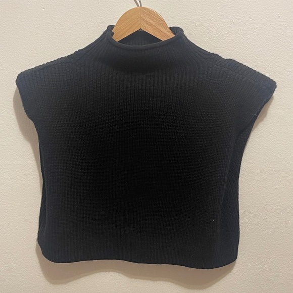 Crescent Mock Neck Cropped Sweater Size S in Black - Picture 3 of 8